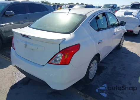 2015 Nissan Versa 1.6 S/1.6 S+/1.6 Sl/1.6 Sv z USA, uszkodzony, nr VIN 3N1CN7APXFL812827